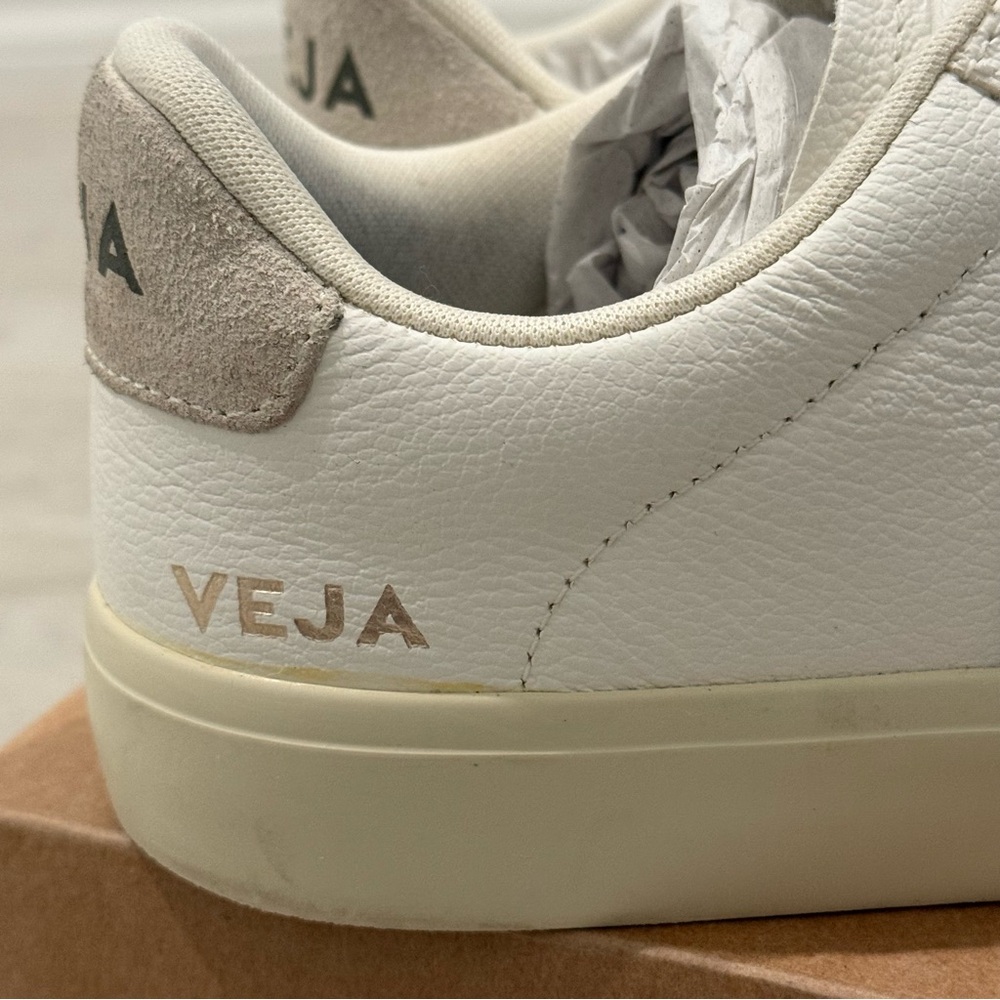Veja Women's Campo Chrome Free Leather Extra White White/ Natural Suede Sneakers - Picture 3 of 7